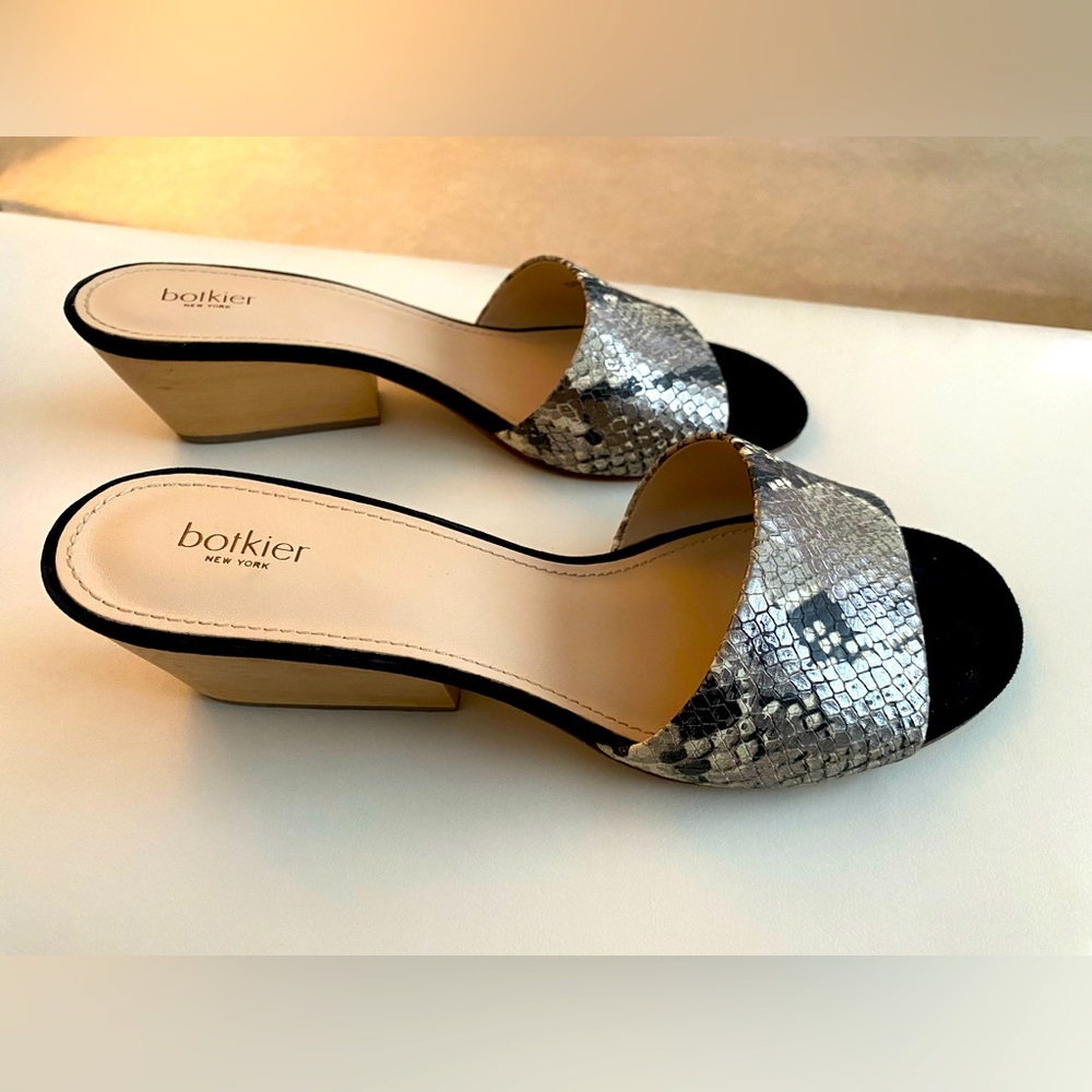 Botkier Shoe New , Black Metallic Snake Size 8